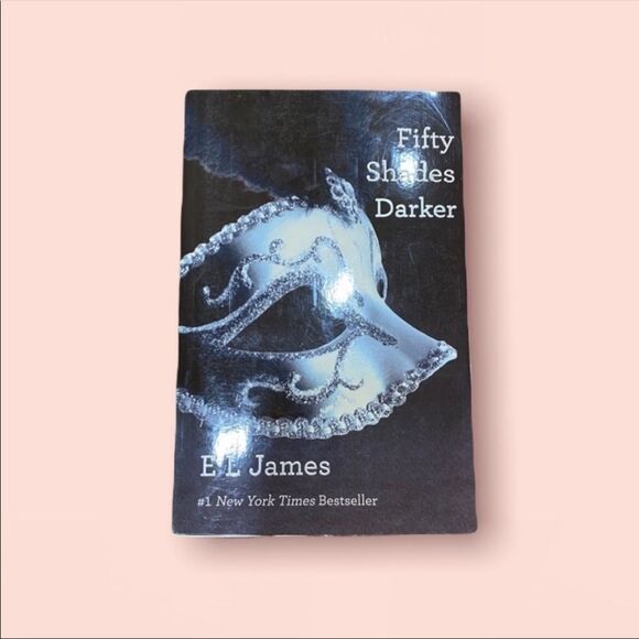 Fifty Shades Darker - E L James - Picture 1 of 3